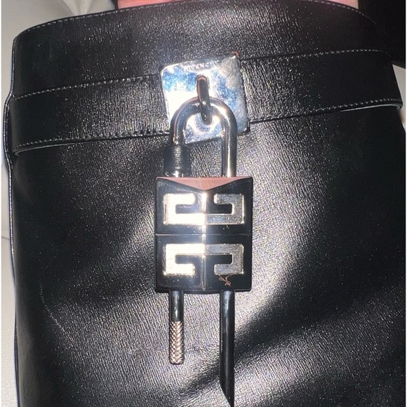 Givenchy Shark Lock ankle boots in leather - Picture 2 of 12